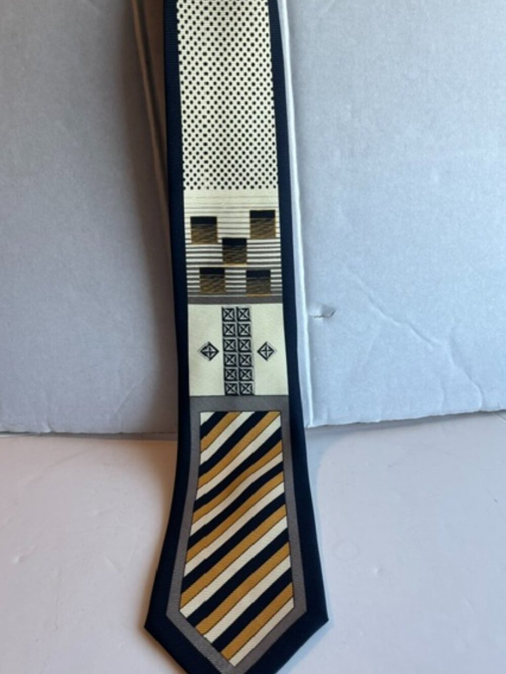 Vito Rufolo patterned silk tie.